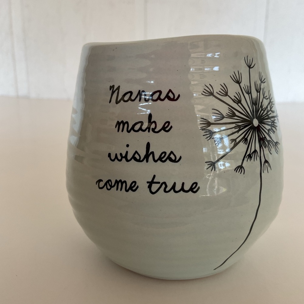 Nanas Candle NWT
